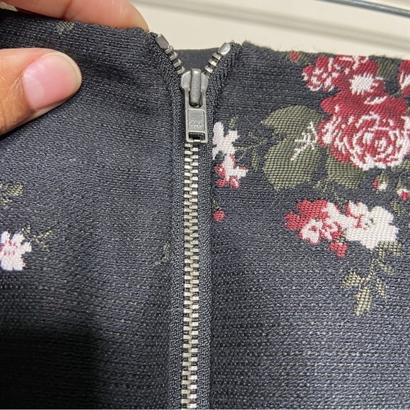 Loft Floral Short Zip Up Skirt 8 - Picture 5 of 5